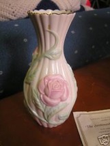 Magnificent LENOX-The Sentimental Rose Vase 24K Gold.....Sale - $12.67