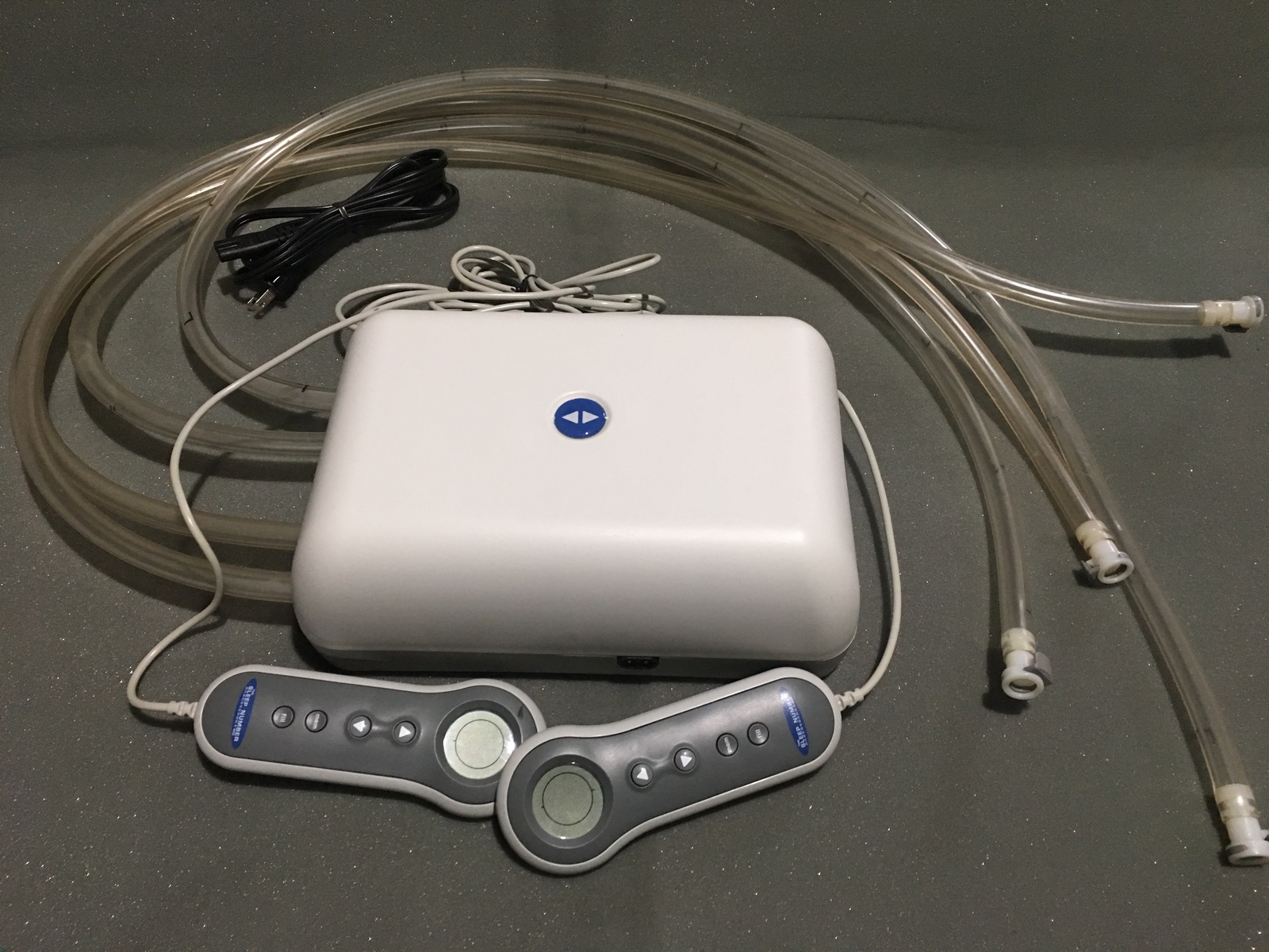 Select Comfort Sleep Number Air Bed Pump & 2 Wired Remotes 4 Hose