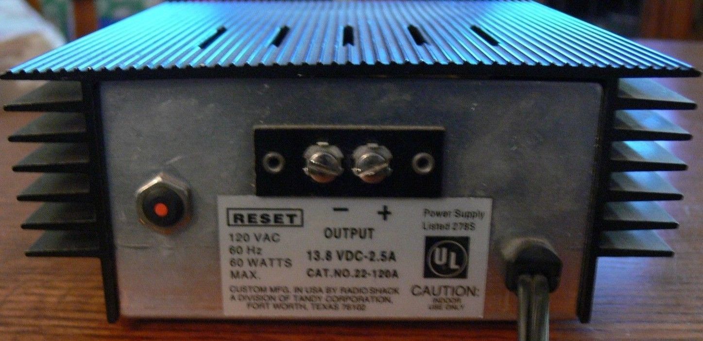 Radio Shack Micronta 12 Volt 2.5 Amps Regulated Power Supply 22120A