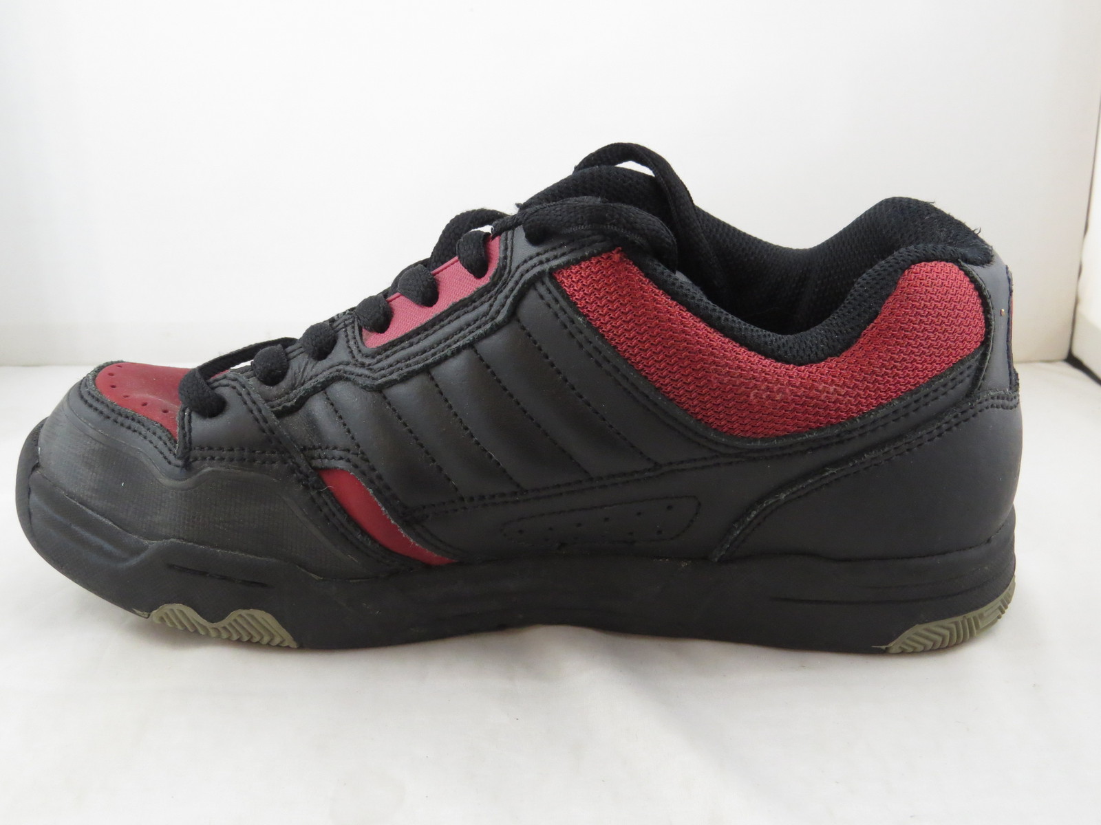 Vintage Skateboard Shoes DVS Profiles Red and Black Men's size 7 Men's Vintage Shoes