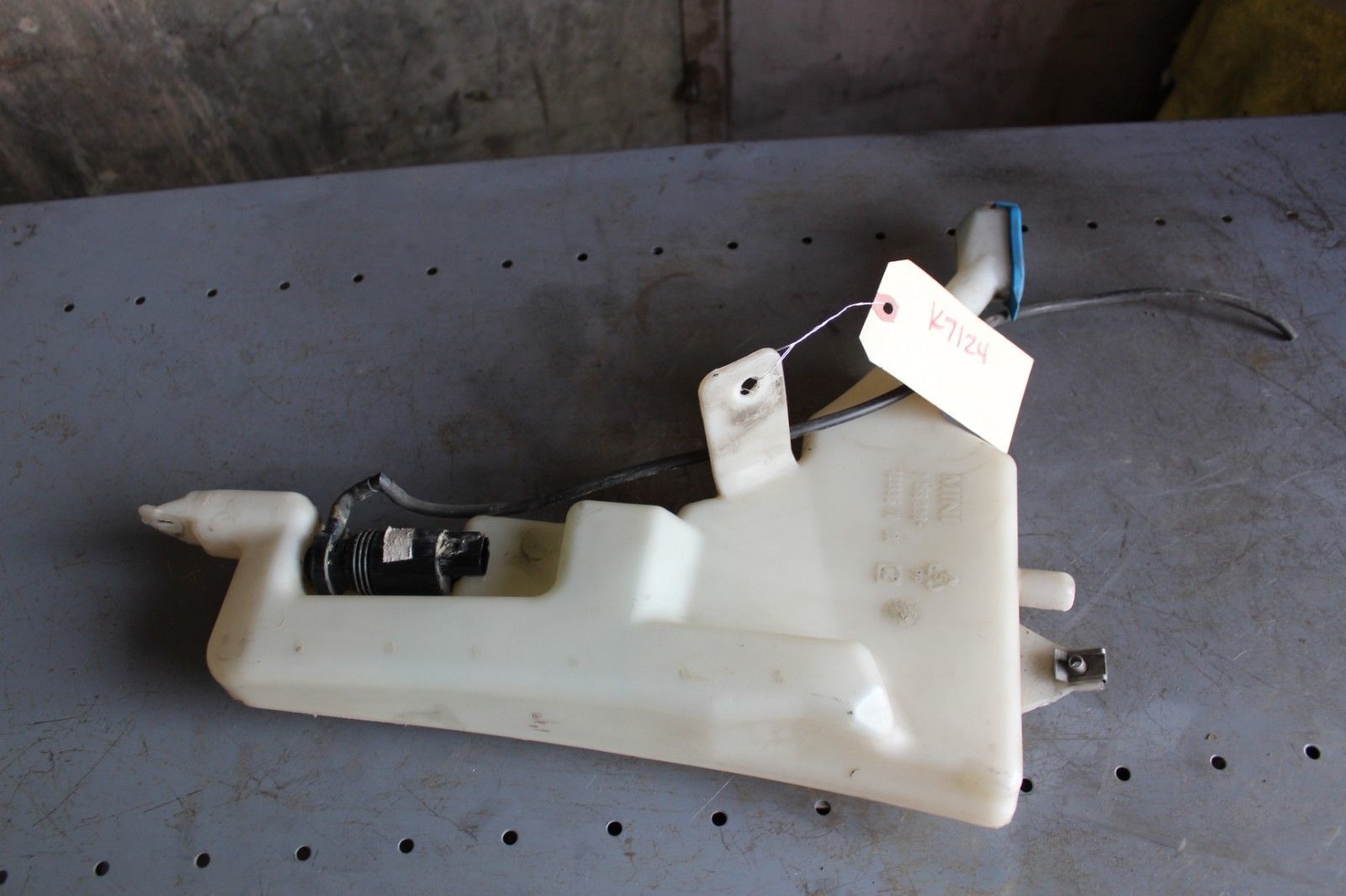 20022008 MINI COOPER WINDSHIELD WASHER FLUID RESERVOIR TANK K7124