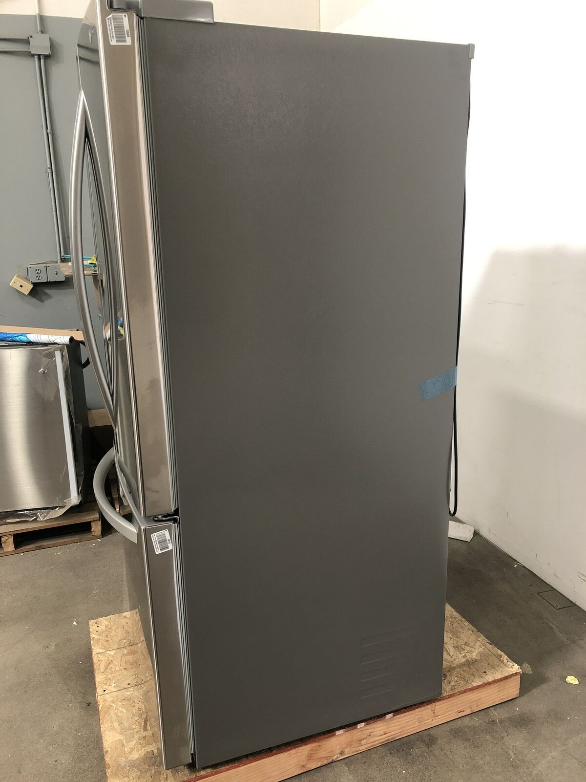 LG LFDS22520S 30 Inch French Door Refrigerator in Stainless Steel