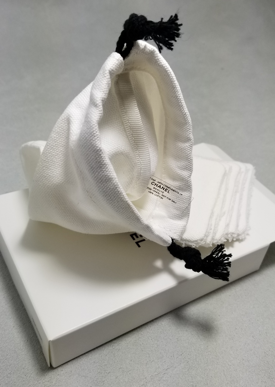 CHANEL VIP GIFT SET OF 5 WASHABLE COTTON PADS Sets