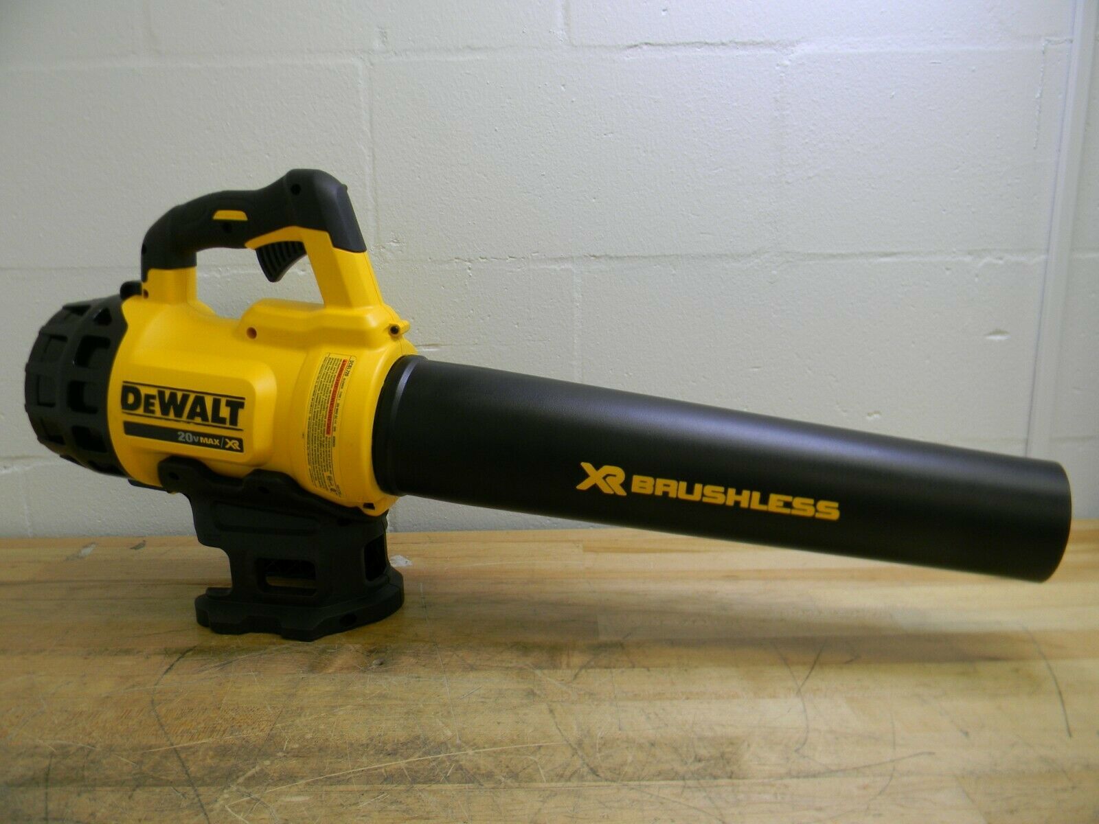 Dewalt 20V MAX Cordless Handheld Leaf Blower 400 CFM DCBL720B Bare Tool