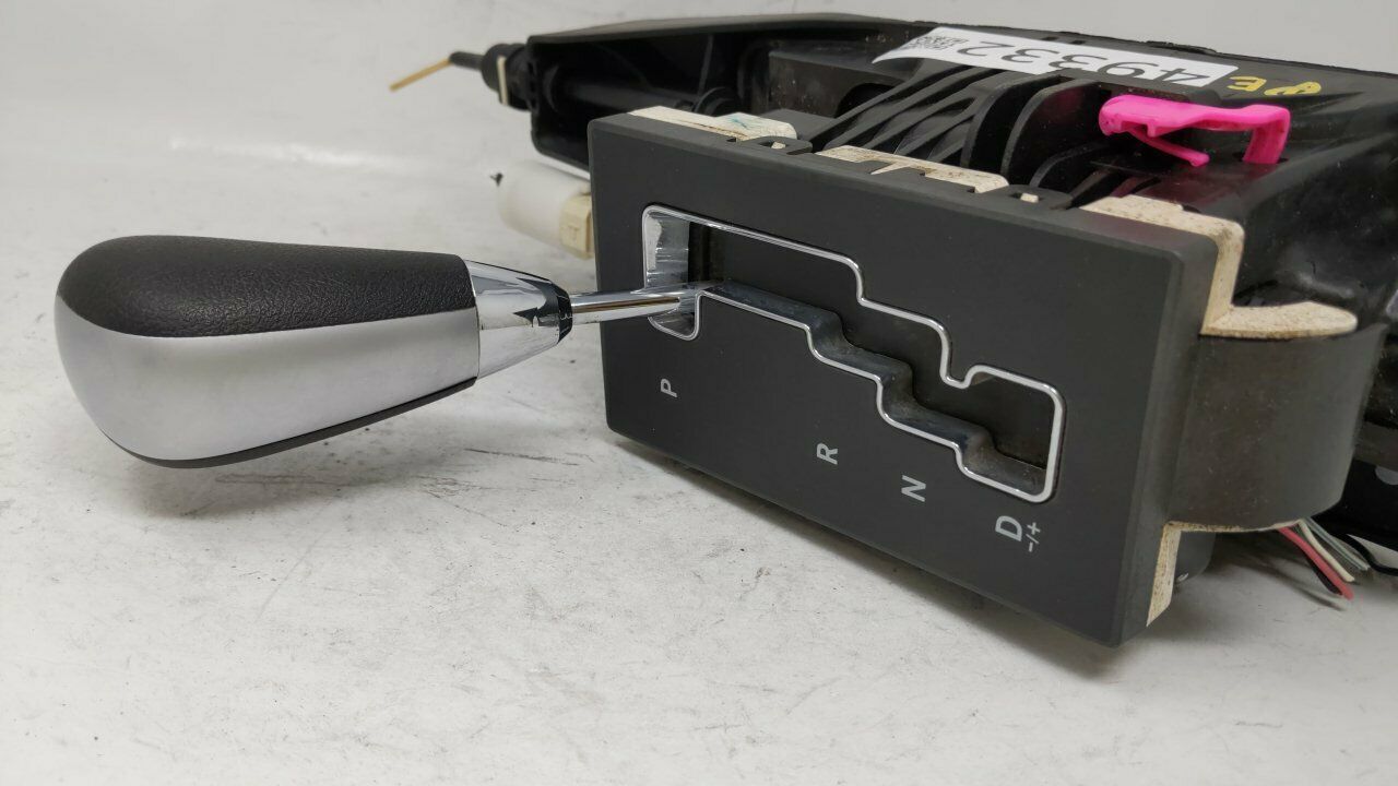 2007 Dodge Magnum Floor Console Assembly Shifter 49332 Consoles & Parts