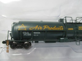 Broadway Limited # 3823 Air Products Cryogenic Tank Car #UTLX 80058 & 80062. (N) image 2