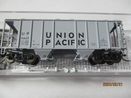 Micro-Trains # 09500031 Union Pacific PS-2, 2-Bay Covered Hopper N-Scale image 1