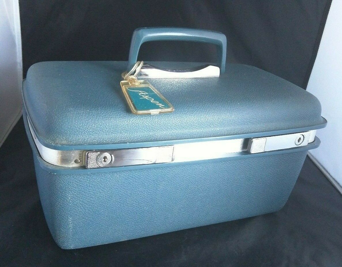 samsonite makeup train case