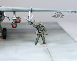 USAF Ground Support Crew in Chemical warfare gear 1:72 Pro Built Model #9 - $14.83