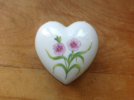 Limoges France Peint Main Trinket Box Heart Shaped Hinged Carnation Flowers - $36.18