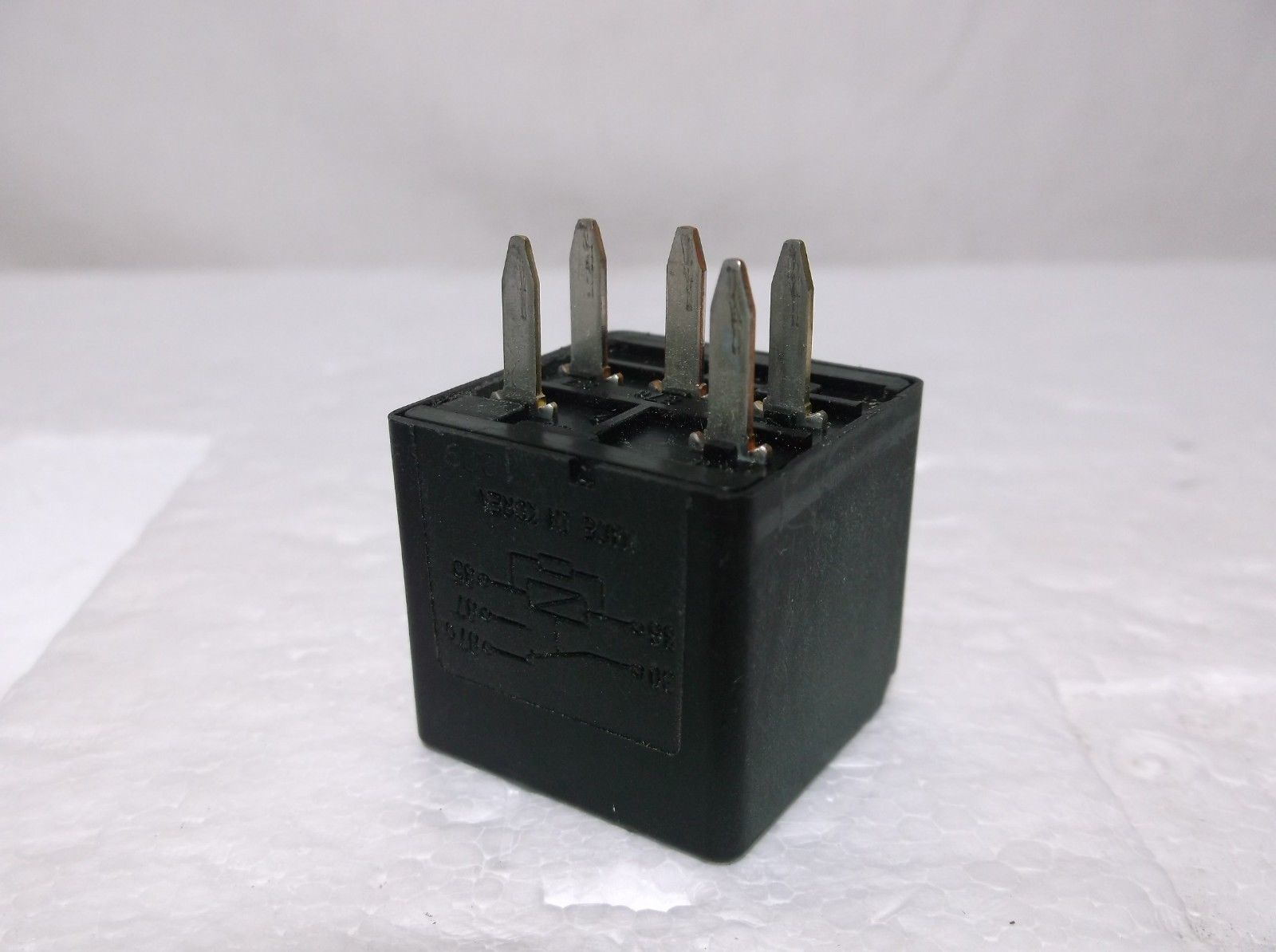GM/ DELPHI/ MULTIPURPOSE 5 PIN RELAY/ PART NUMBER 15328865 Switches