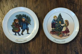 Avon Christmas Memories 1981 to 1982 Collectors Plates Set of 2 - $24.70