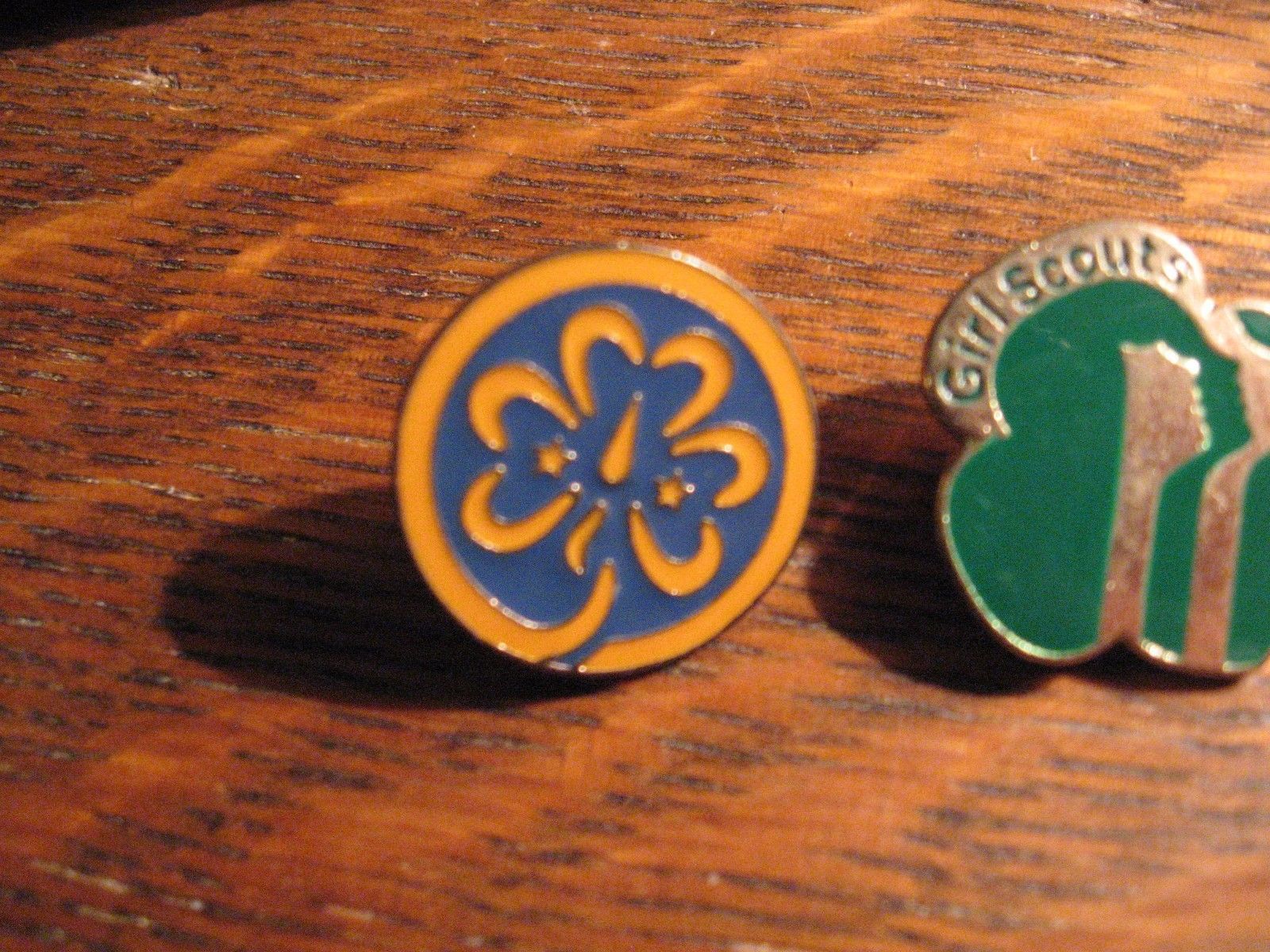 Girl Scouts America Pins Gsa World Trefoil Membership Pin Scouting Badges 2 Pins 7429