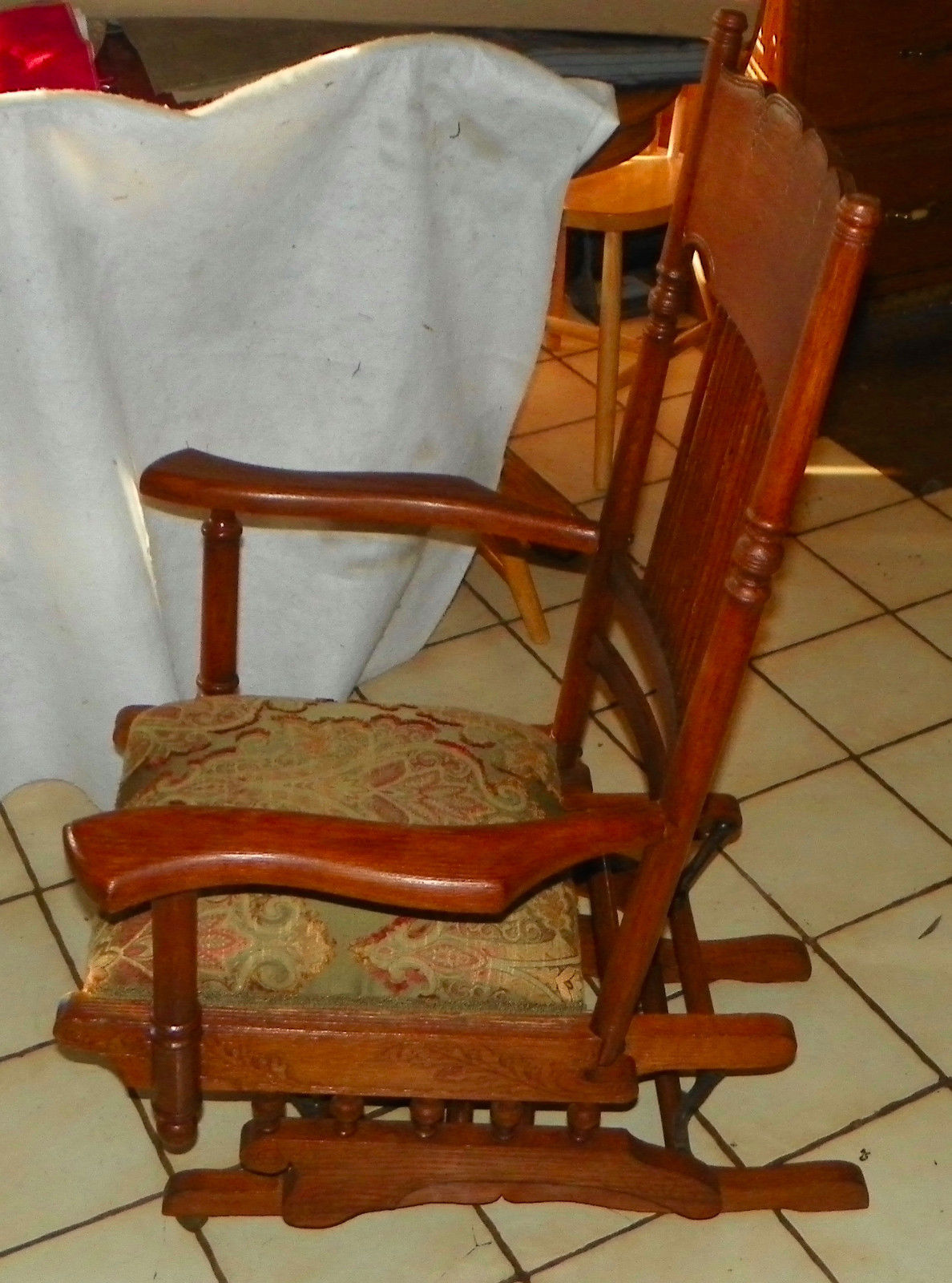 Solid Quartersawn Oak Carved Glider Rocker / Rocking Chair Post1950