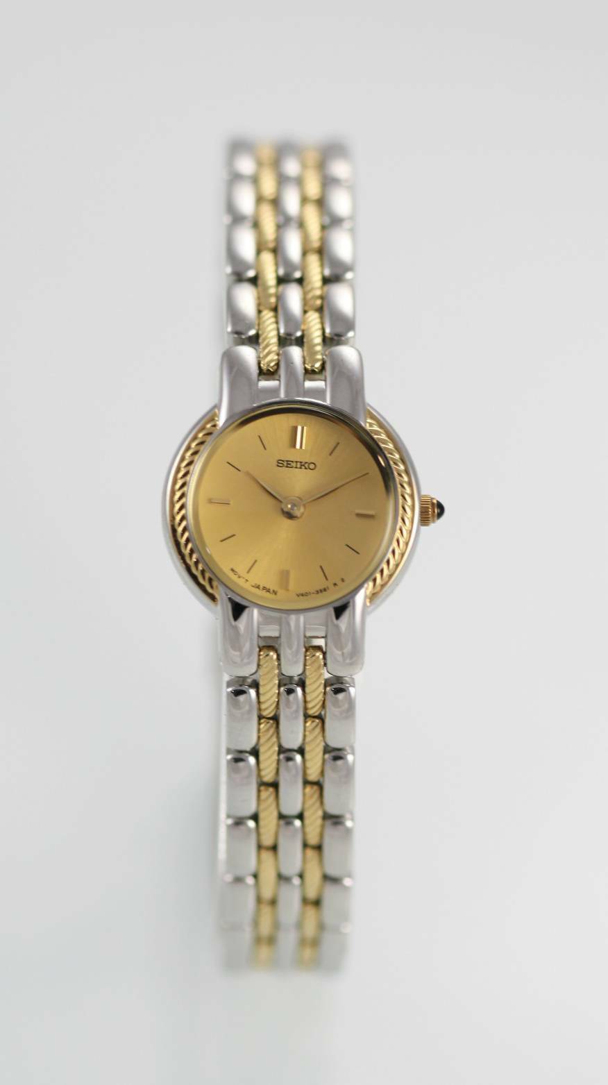 Seiko Womens Watch Stainless Steel Gold Silver Water Resistant Battery ...