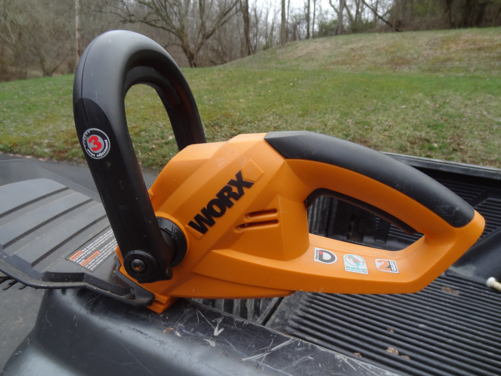 Batteries, Charger not included Worx 18 Volt Hedge Trimmer WG250B Bare Tool 