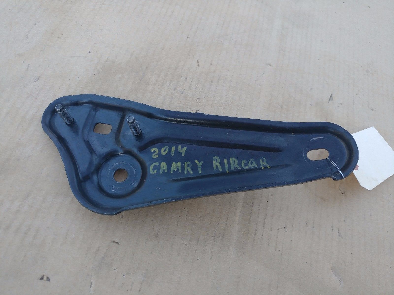 20122014 TOYOTA CAMRY REAR SUSPENSION SWAY BAR RIGHT BRACKET MOUNT