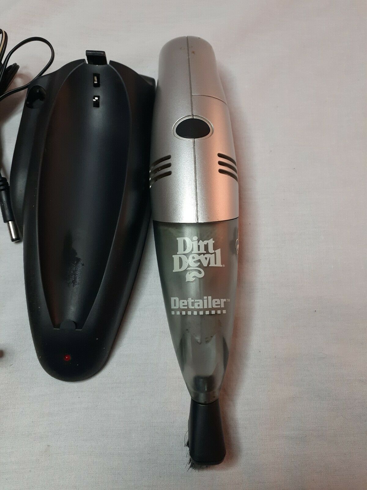 Rechargeable Dirt Devil vacuum Detailer w/ Brush & Charger Vacuum