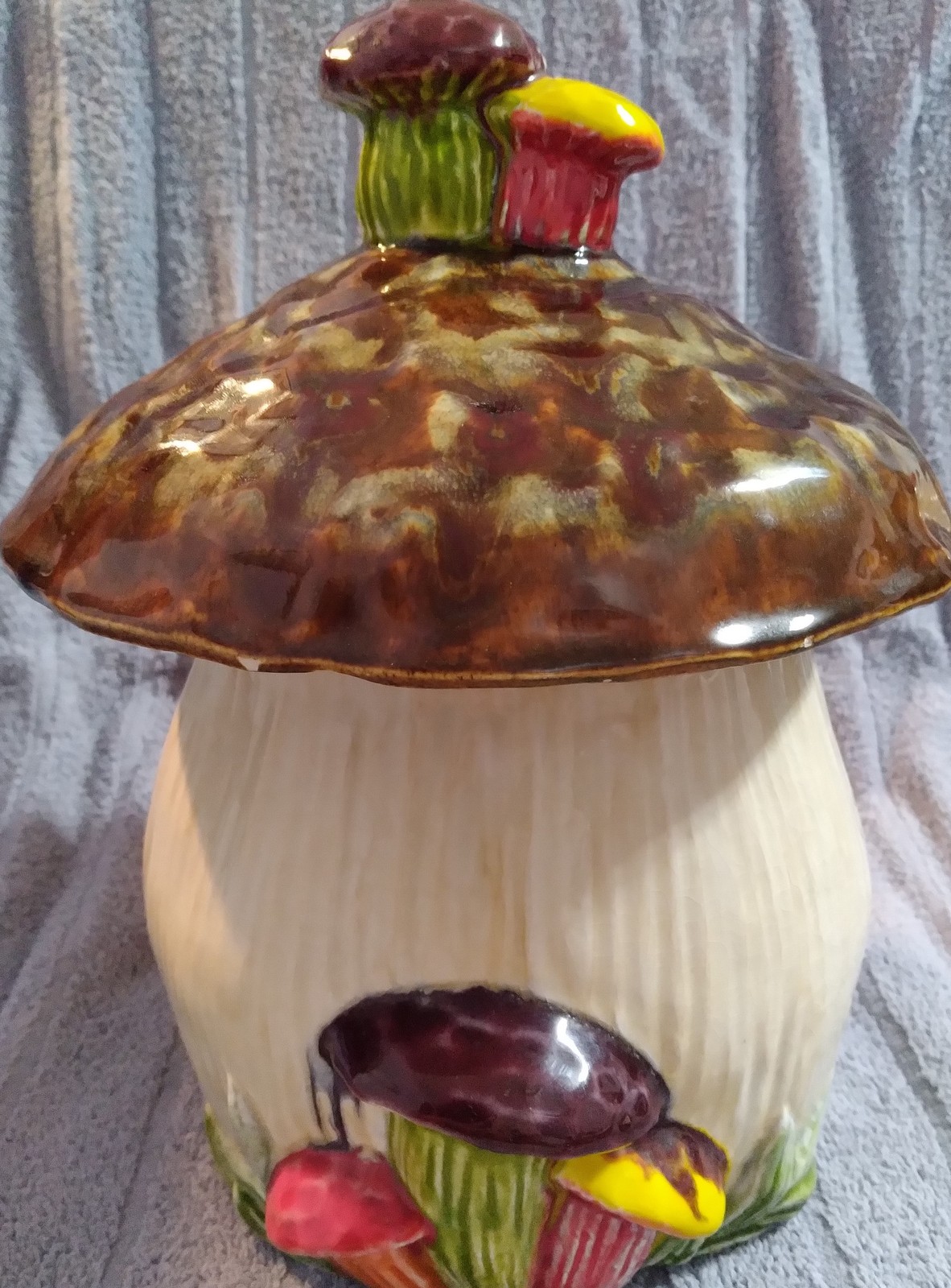 VINTAGE COLLECTIBLE MERRY MUSHROOM COOKIE JAR 1970 s Fruit, Food