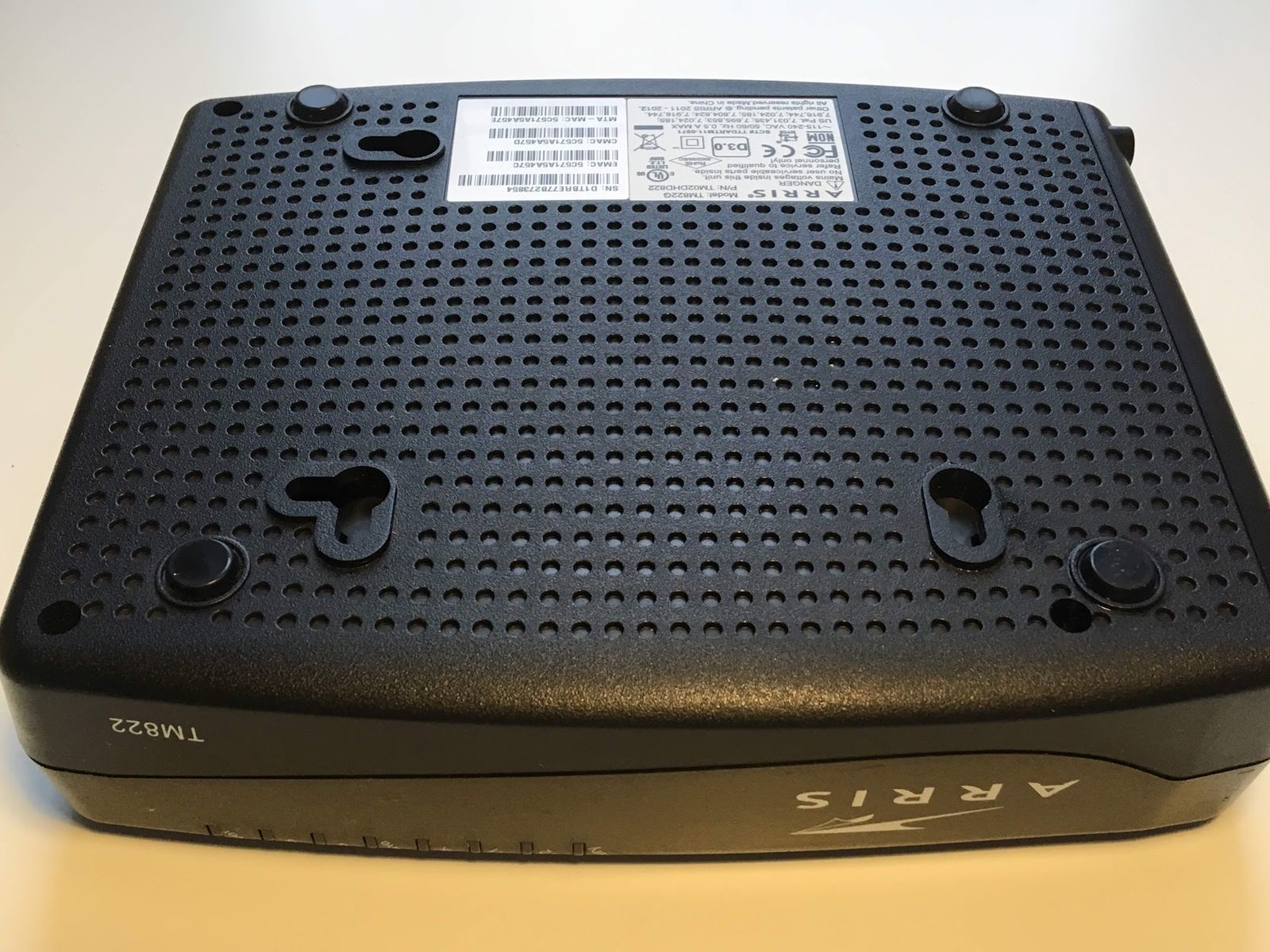 ARRIS TM822G TM02DHD822 DOCSIS 3.0 8x4 TELEPHONY CABLE MODEM NOT WORKING AS IS Modems
