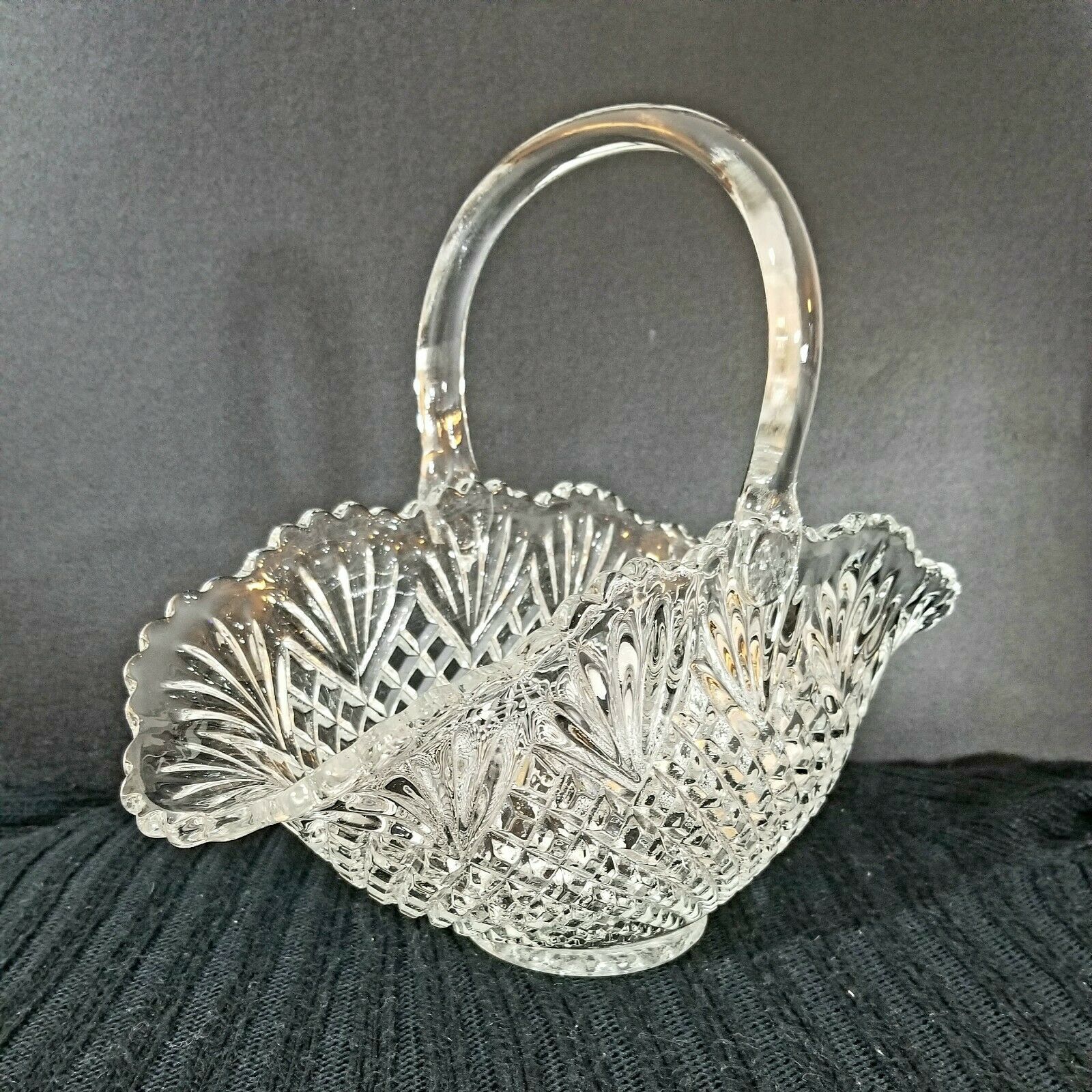 VINTAGE L.E. SMITH CLEAR GLASS BASKET IN PINEAPPLE PATTERN - Art Sculptures