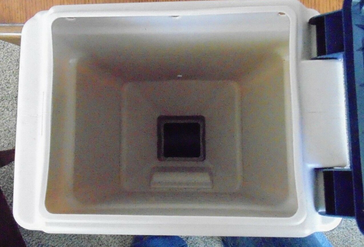 Gently Used Blitz PourNStor Wall Mount Pet Food Dispenser & Storage