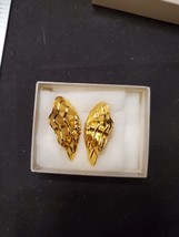 Vintage AVON 1980's Enchanted Wings 1.5"  Gold Tone Clip-On Earrings IOB - $14.25