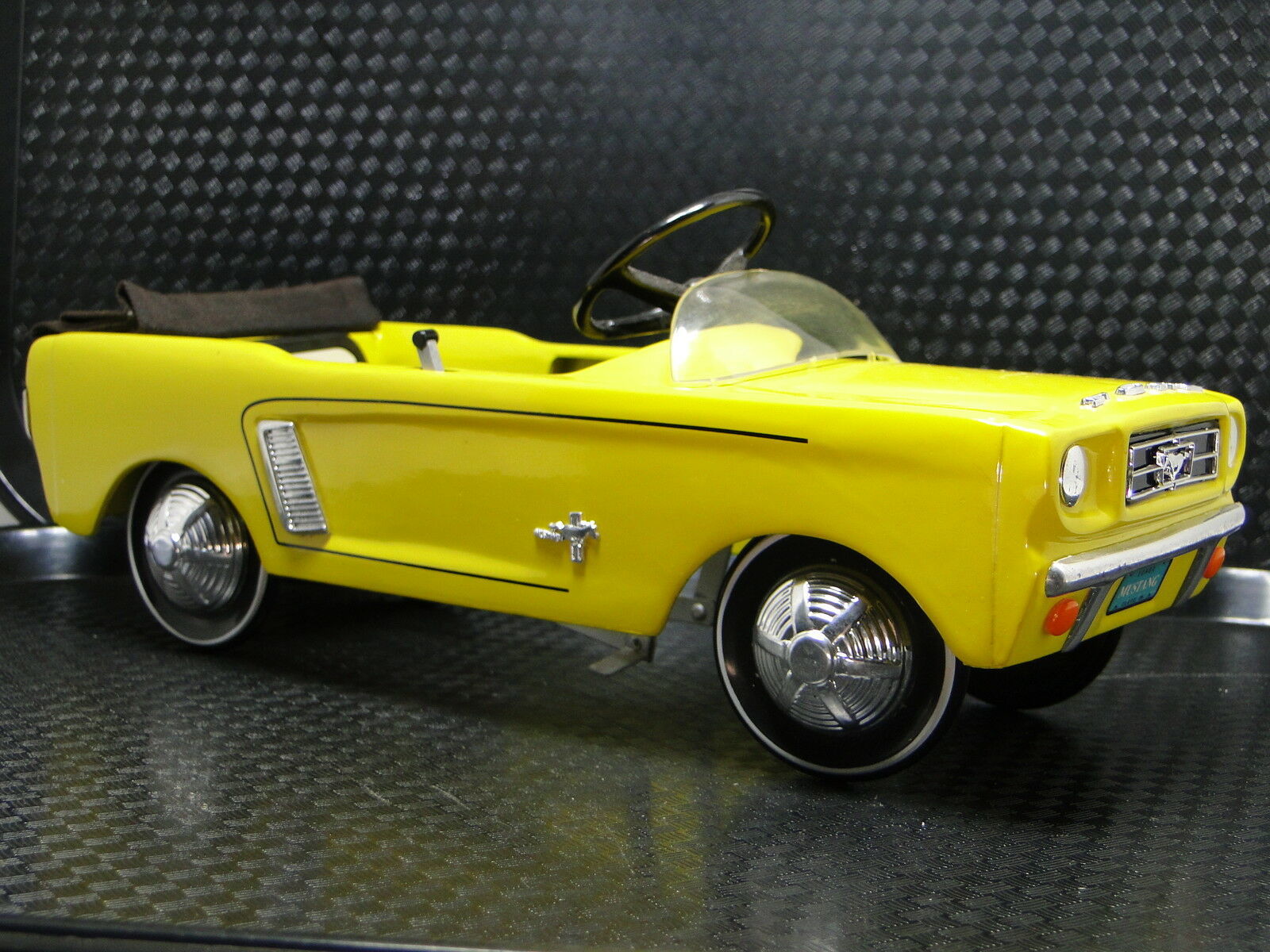 Веломобиль Форд Мустанг. Педальный Форд а. Ford Mustang 1964. Игрушка 1967.