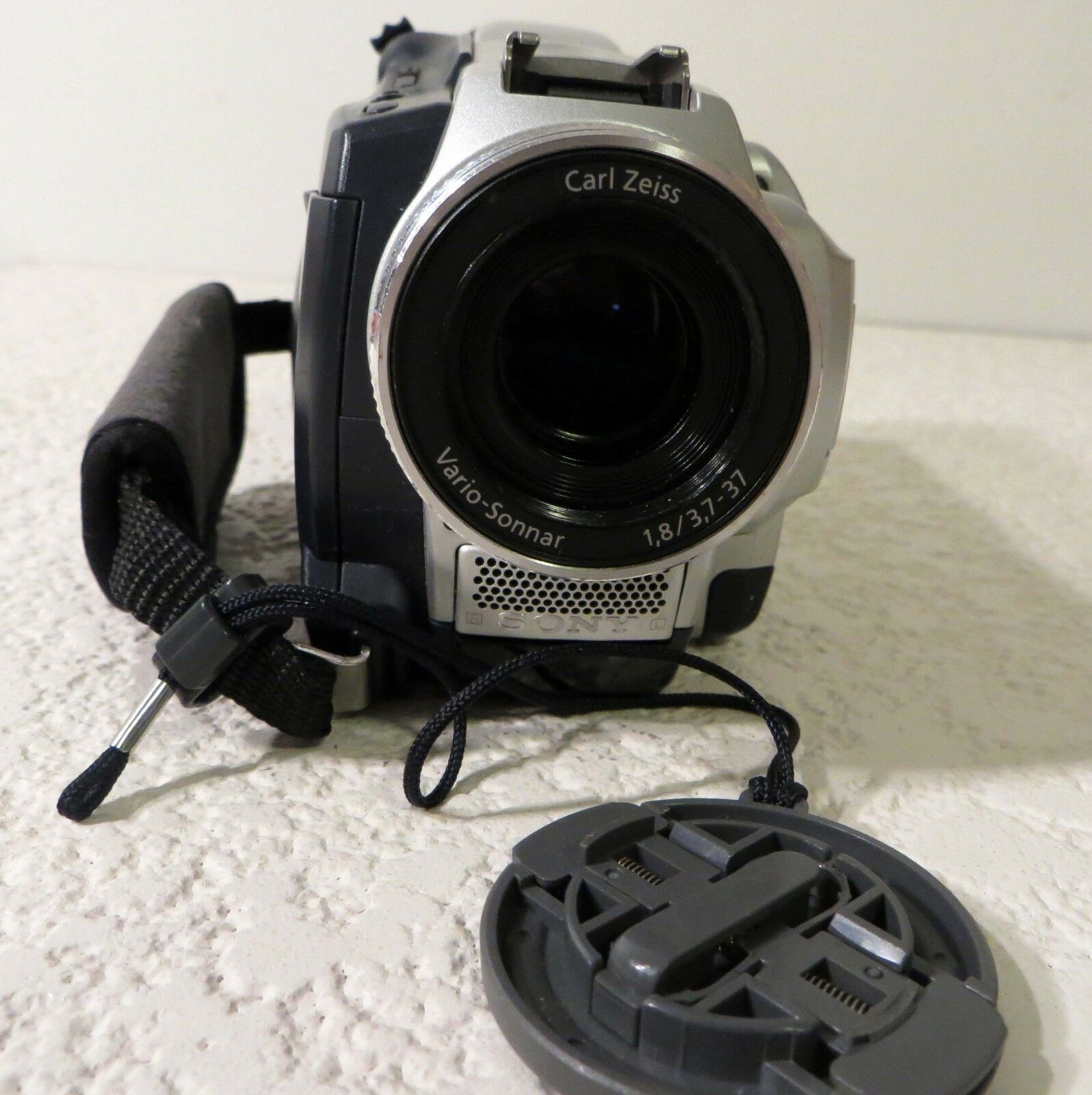 Sony Handycam DCRTRV27 Mini DV Camcorder ASIS FOR PARTS OR REPAIR