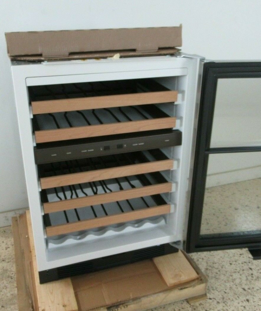 SubZero UW24STHRH 24 Inch Undercounter Wine Cooler with 46 Bottle