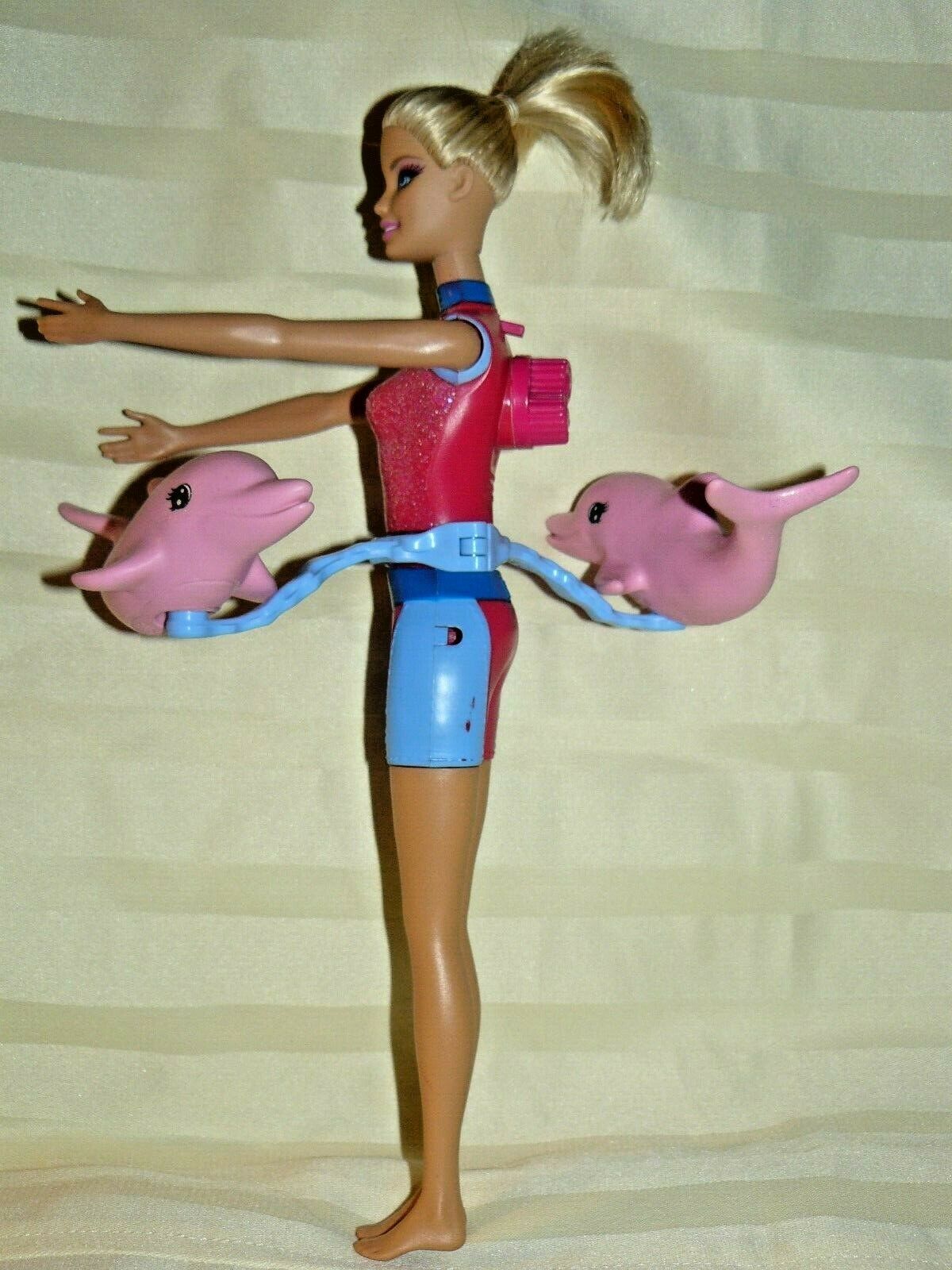 Mattel Barbie I can be Dolphin Trainer Spins and Splash - Career Barbie