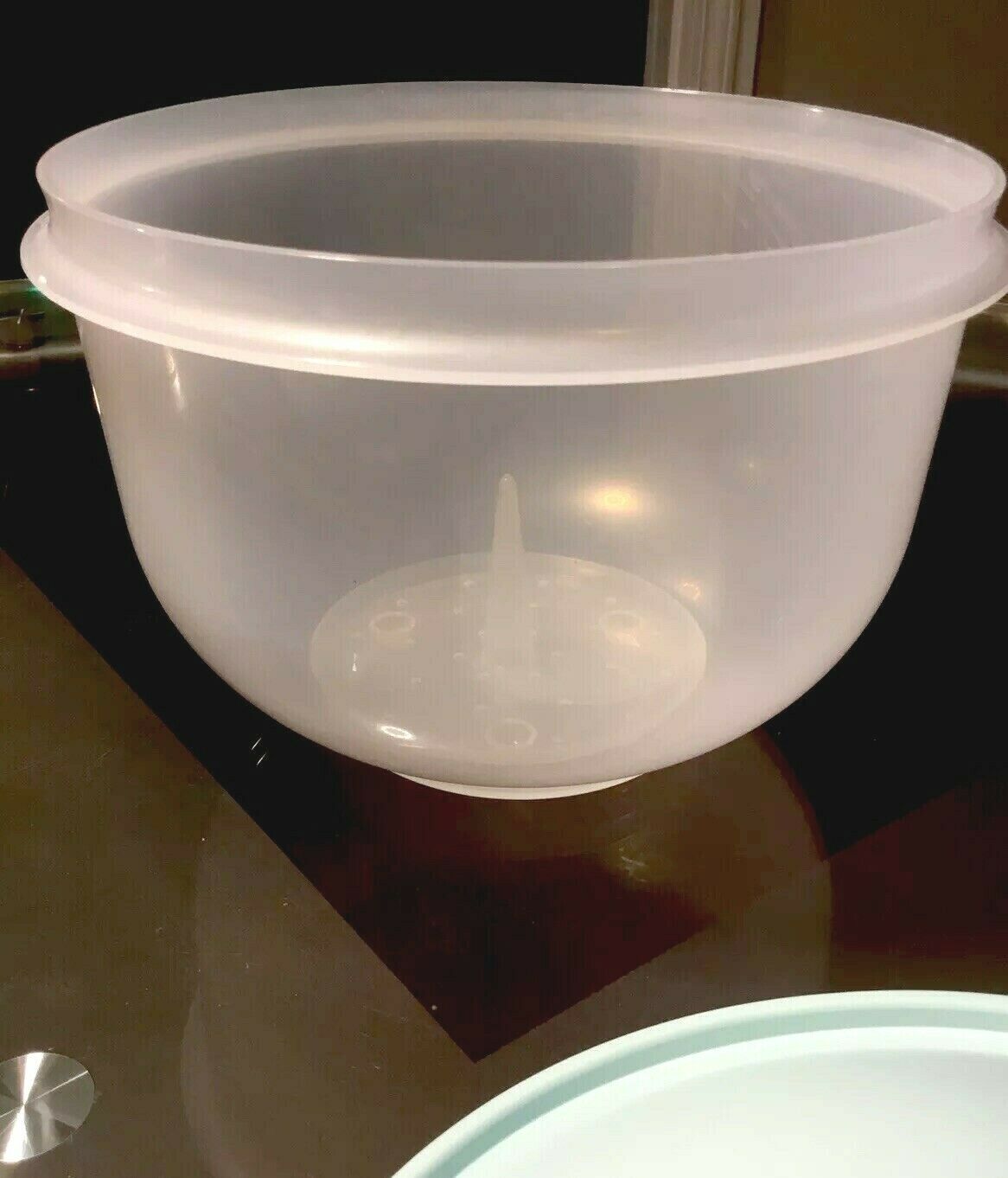 TUPPERWARE NEW VINTAGE STOCK Lettuce Keeper Bowl With MINT Green Lid *NOS* Bowls