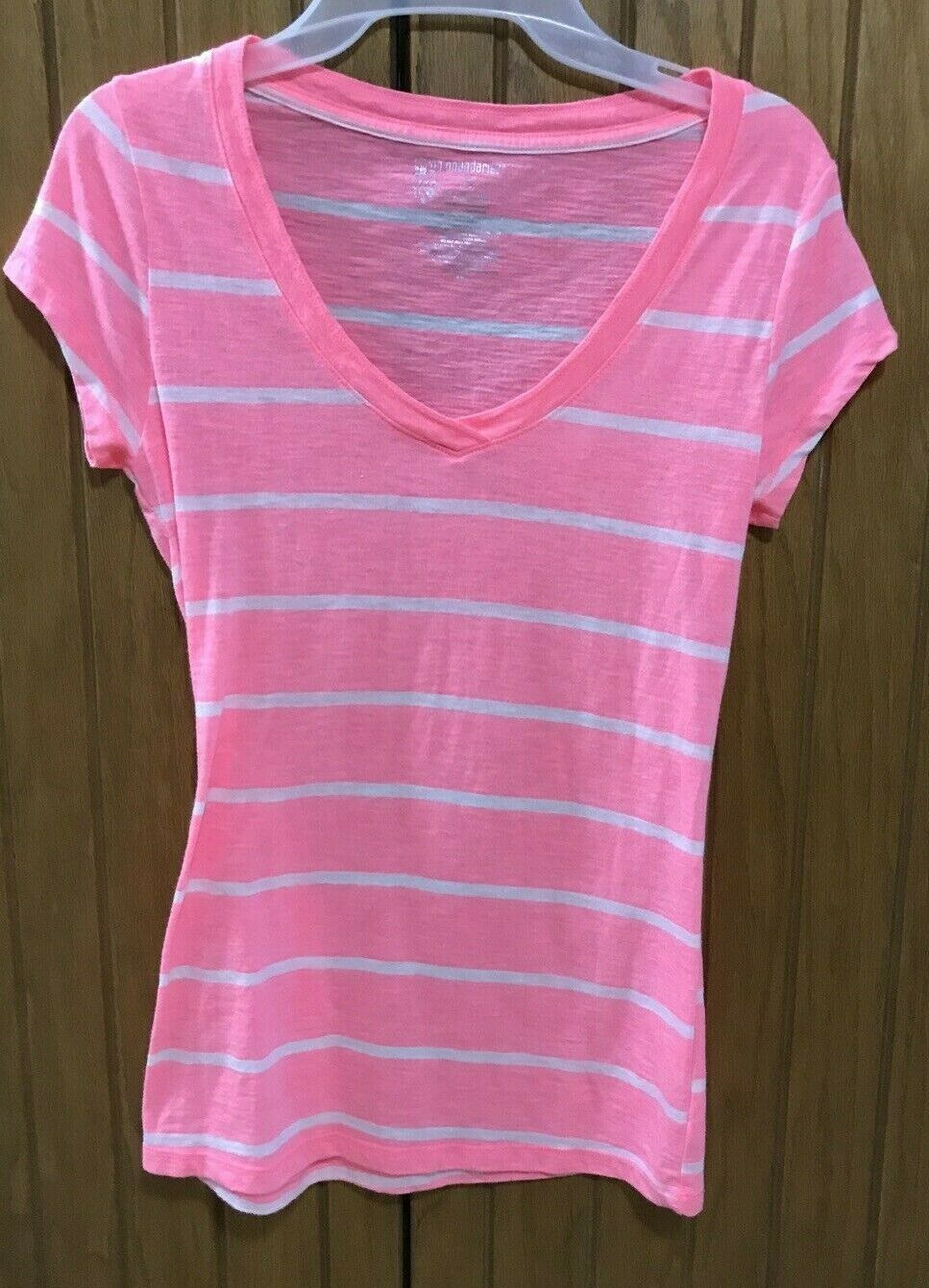 No Boundaries Women's Pink and White Stripe Tee Shirt US Medium - Tops