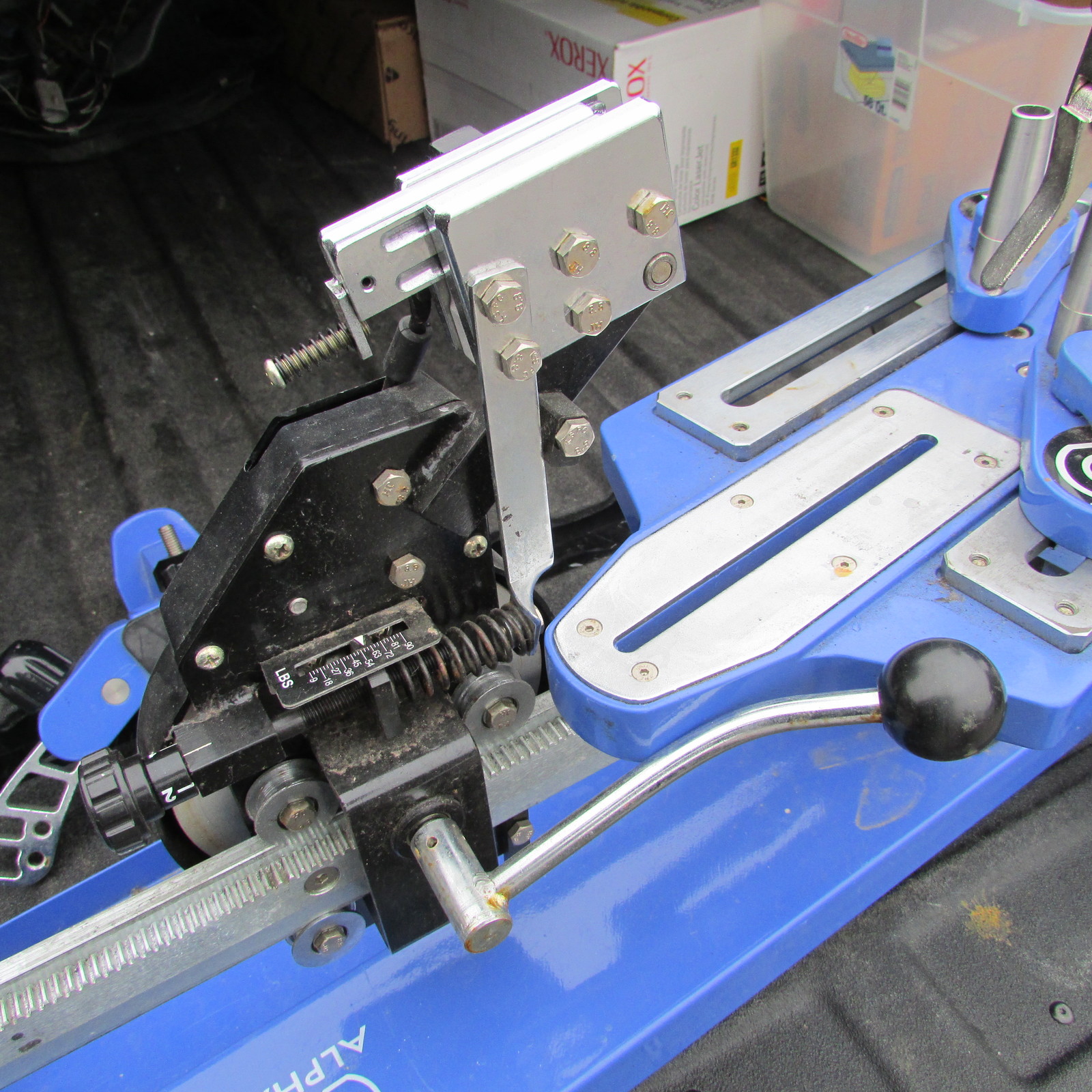 Alpha REVO 4000 Tennis Stringing Machine missing a few piecessee