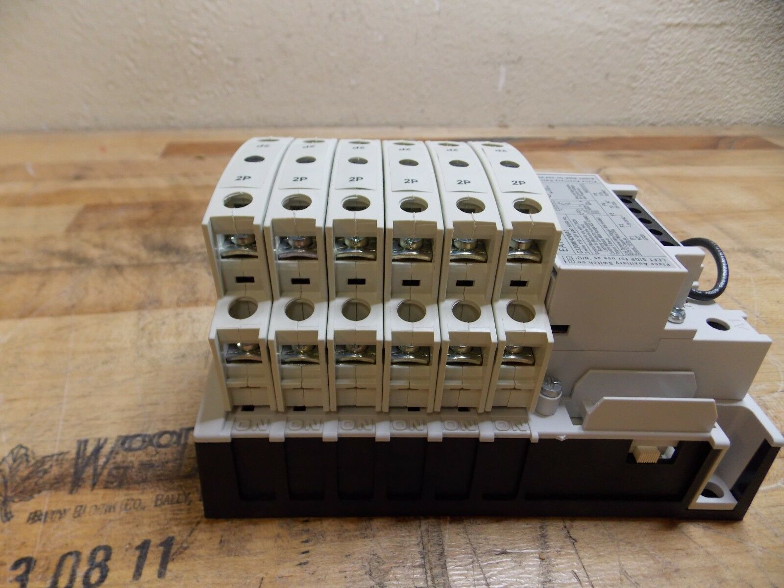 Eaton CutlerHammer 12Pole Mechanically Held Lighting Contactor C30CNM120A02A0 Lighting