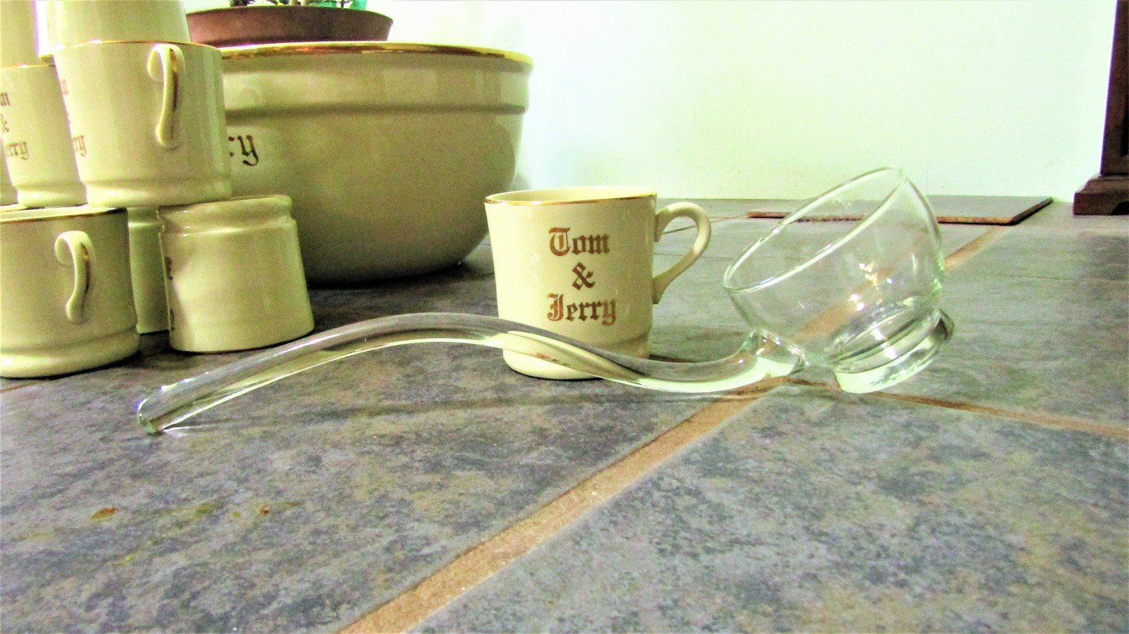 Vintage Tom And Jerry Punch/Eggnog Bowl Set by Hall12 Cups Home Pubs