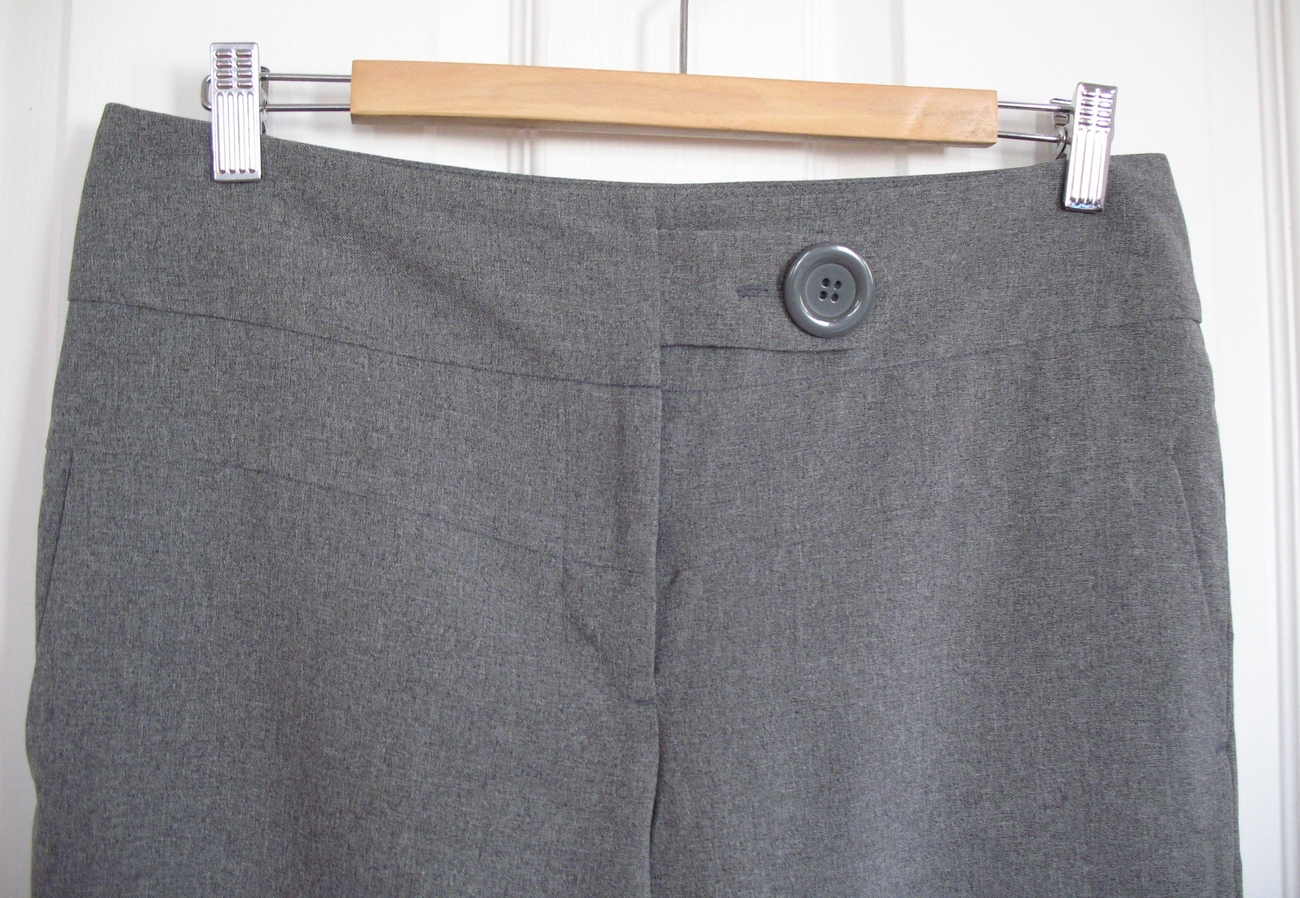 Women's Gray Dress Pants / Slacks --- Size 8 - Pants