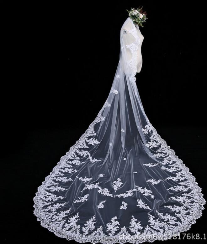 High Quality Vintage White/Ivory Long Wedding Veils with Comb