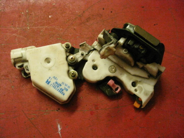 95 96 97 98 99 Nissan sentra right rear door latch & power lock ...