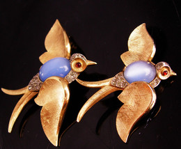 Crown Trifari duette brooch Blue birds - jelly belly pins set - somethin... - $975.00