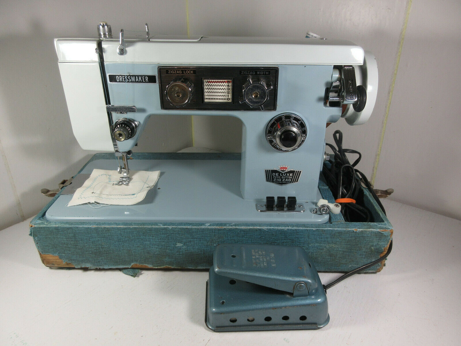 Dressmaker Deluxe  Push Button Zig  Zag  SWA 2000 Heavy 