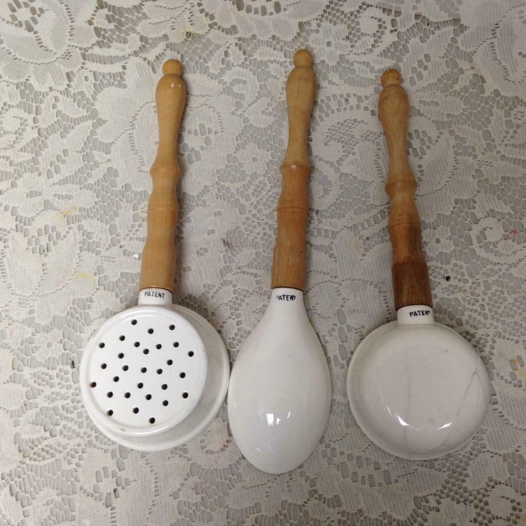 Vintage, Rare, Blue Willow 4pc Kitchen Utensils with RackHanger