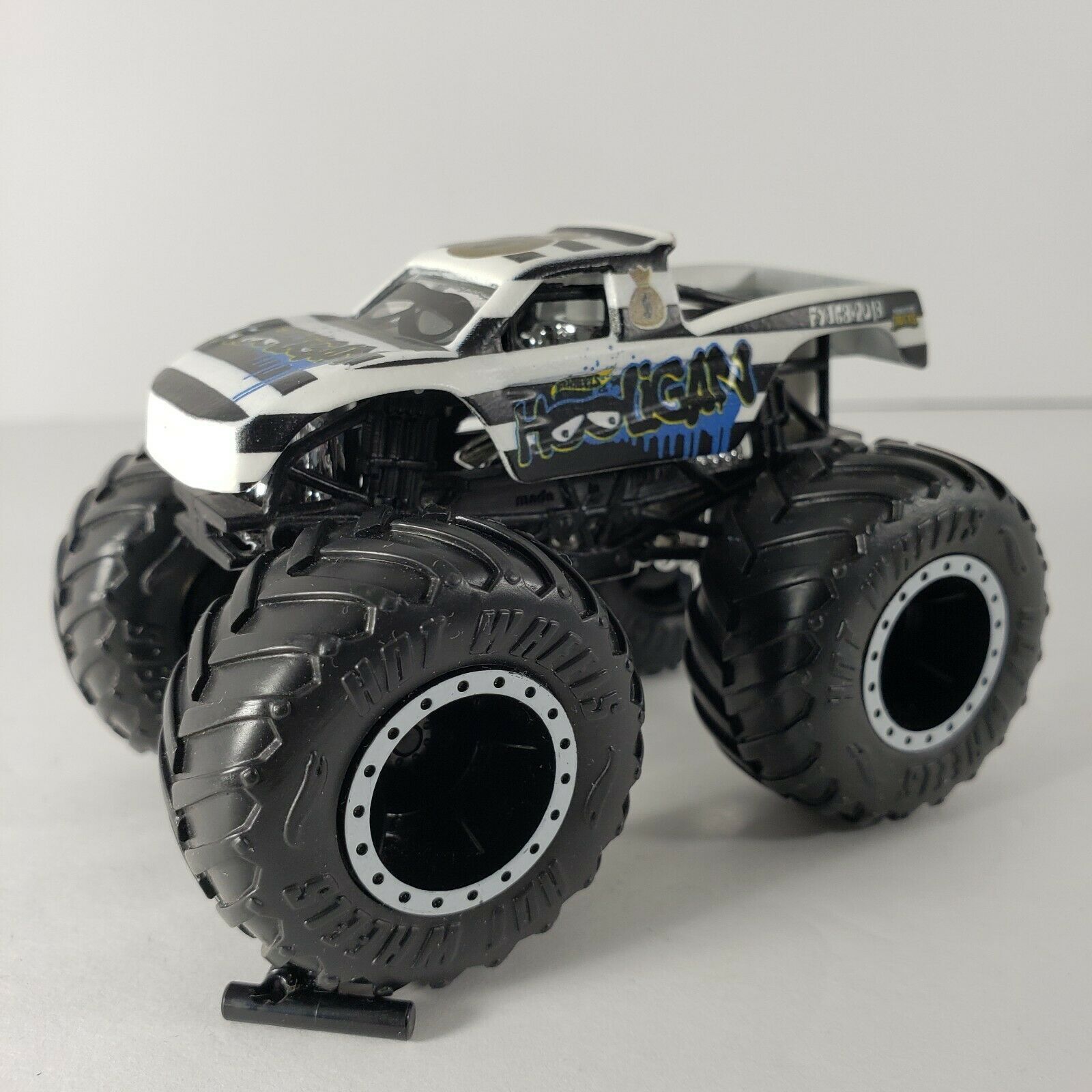 HOT WHEELS Monster Jam CUSTOM Deluxe Hooligan Robber Monster truck 1:64 ...