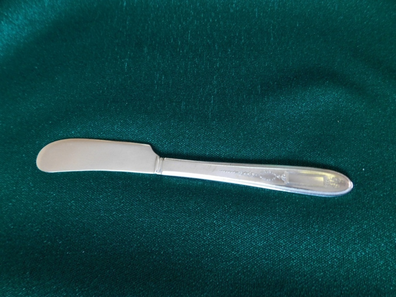 Community Grosvenor (1921) mono ind bread and butter knife GUC
