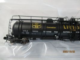 Broadway Limited # 3825 Canadian Liquid Air Cryogenic Tank Car # 80017 & 80019. image 5