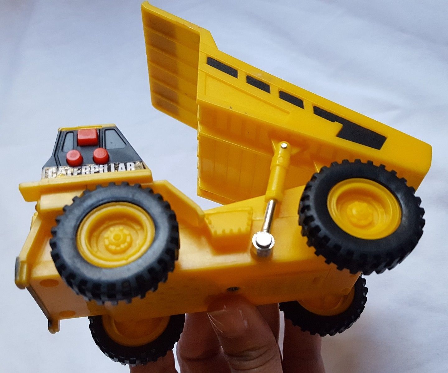 caterpillar dump truck riding toy