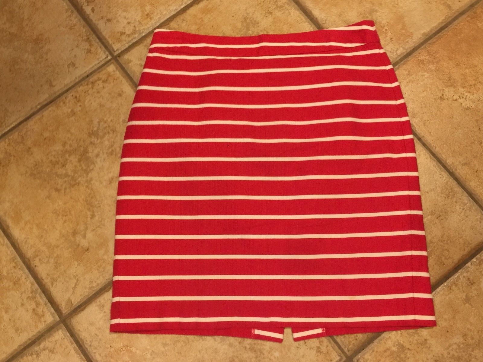 NWT Womens BANANA REPUBLIC Graphic Logo Tee Scoop Neck T-Shirt Sz Large Red