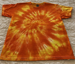 Gildan Boys Orange Yellow Spiral Tie Dye Short Sleeve Shirt 8-10 - $9.31