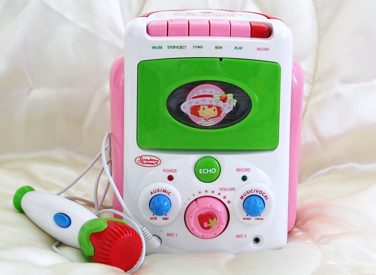 Collectible Strawberry Shortcake Karaoke Cassette Player Recorder SS228