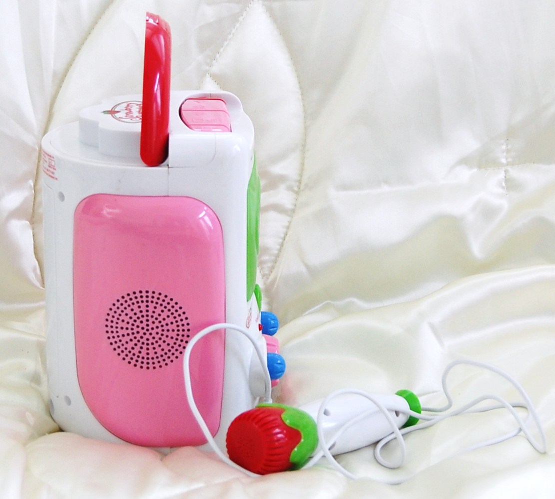 Collectible Strawberry Shortcake Karaoke Cassette Player Recorder SS228